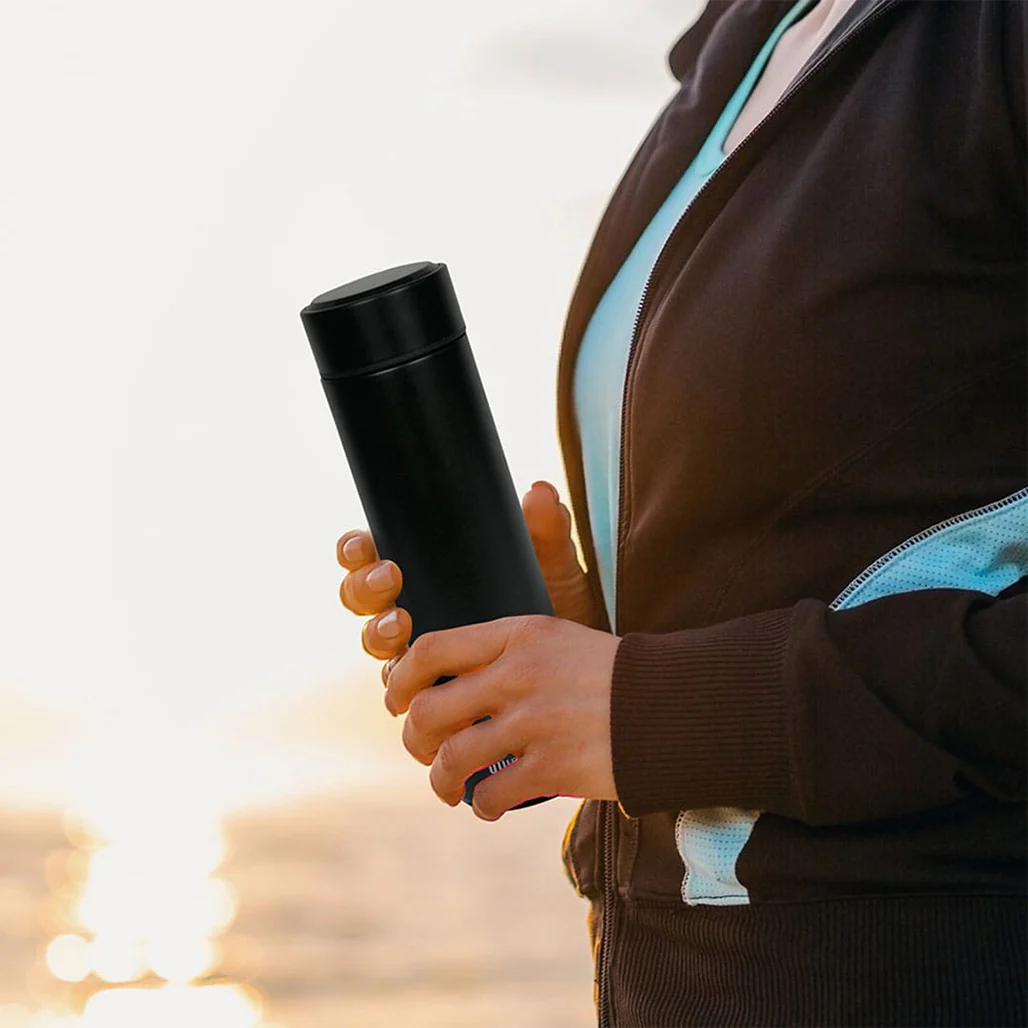 Blupebble Smart Water Bottle with LED Temperature Display - Image 6