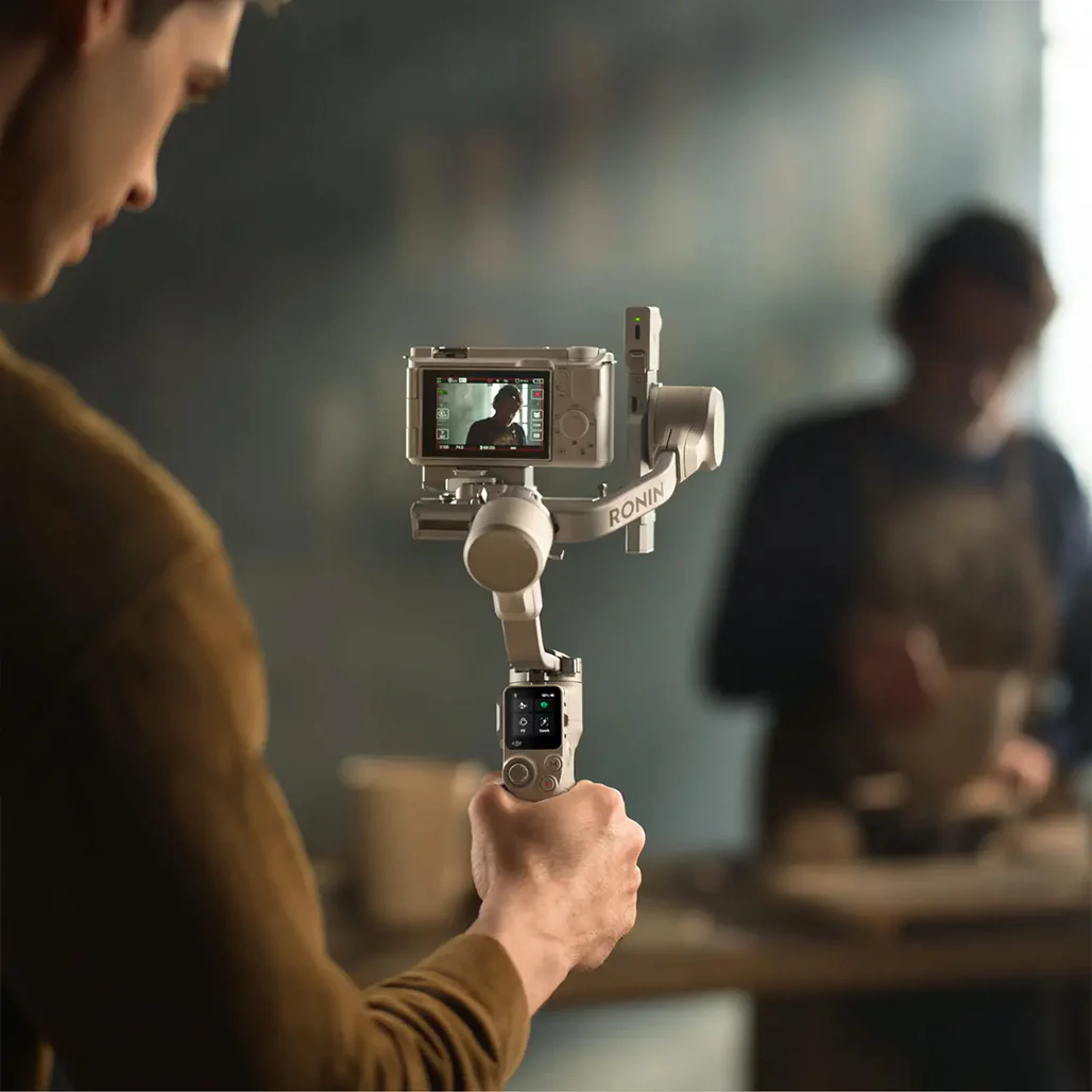 DJI RS 4 Mini Combo – Lightweight Camera Gimbal - Image 7