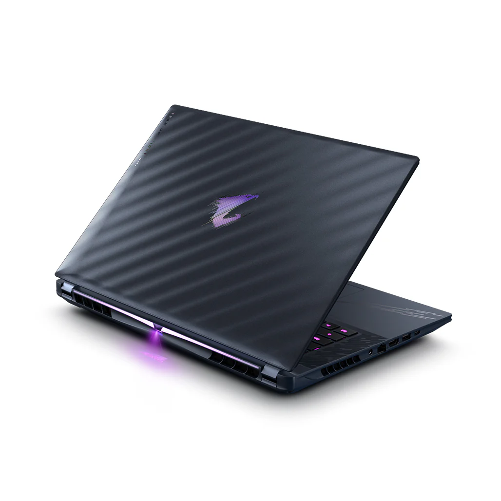 Gigabyte Aorus Master 16 - 16" - Core Ultra 9 275HX - 32GB Ram - 2TB SSD - RTX 5090 24GB - Image 5