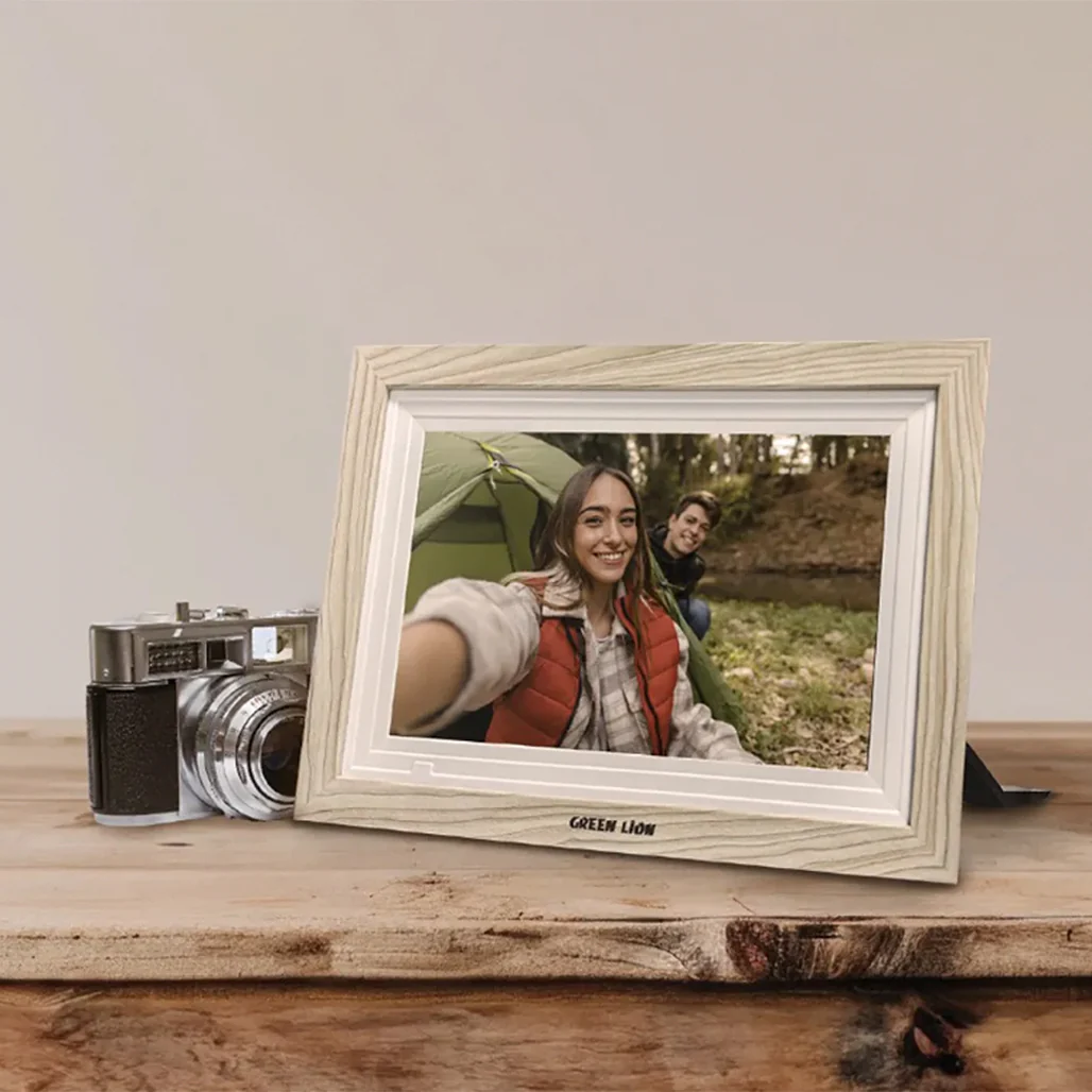 Green Lion 10.1-Inch Digital Picture Frame with Touchscreen & Wooden Finish - Image 3