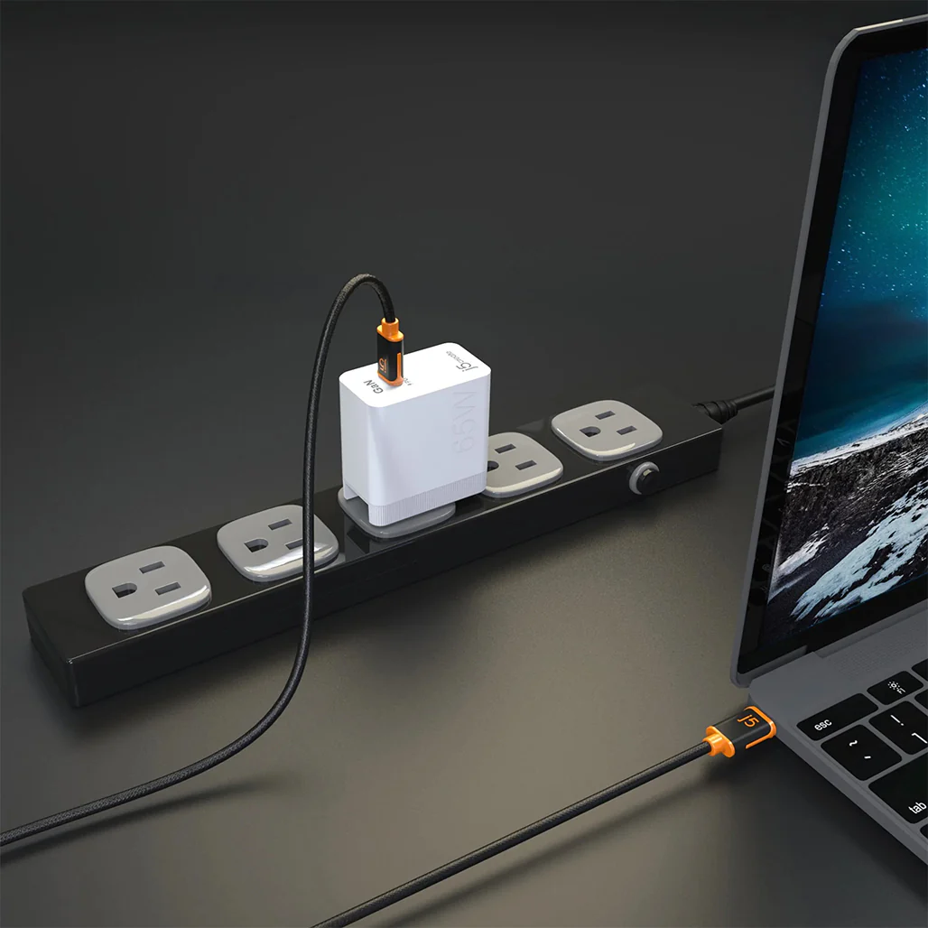 J5Create JUCX24 USB-C™ to USB-C™ Sync & Charge Cable - 6 ft Durable Braided Polyester, High-Speed Data Transfer & Charging - Image 4