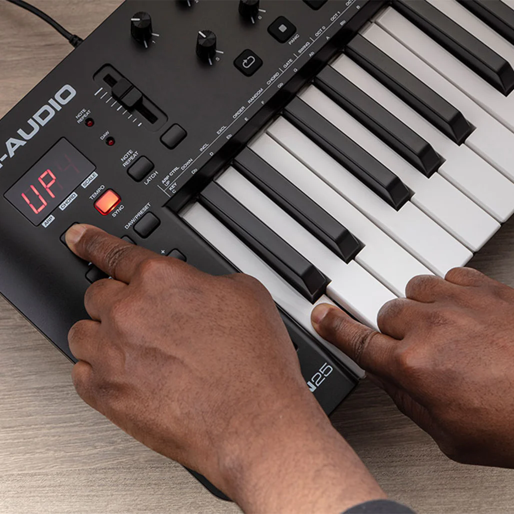M-Audio Oxygen 25 MKV - MIDI Keyboard Controller - Image 8