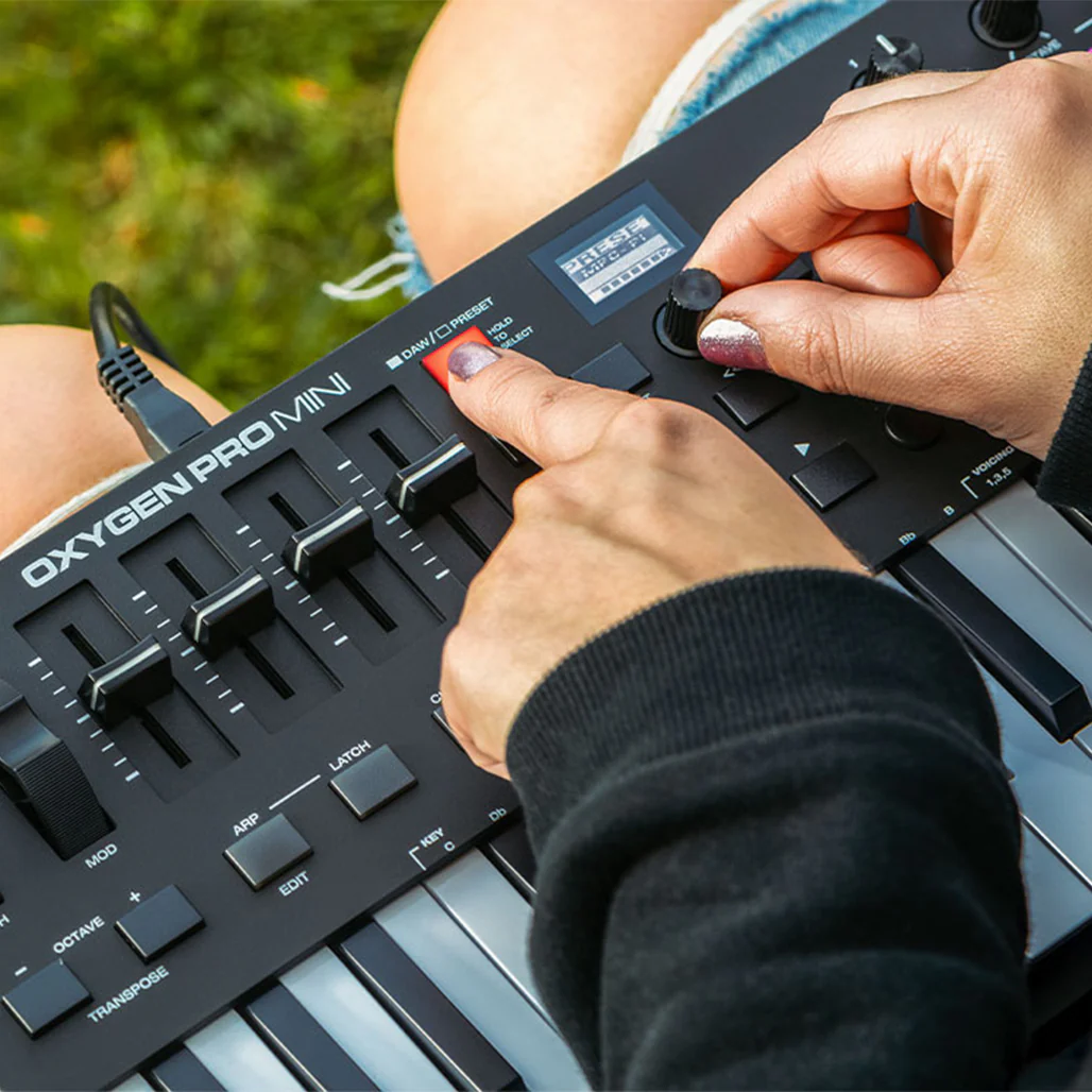 M-Audio Oxygen Pro Mini - 32-Key MIDI Controller - Image 7