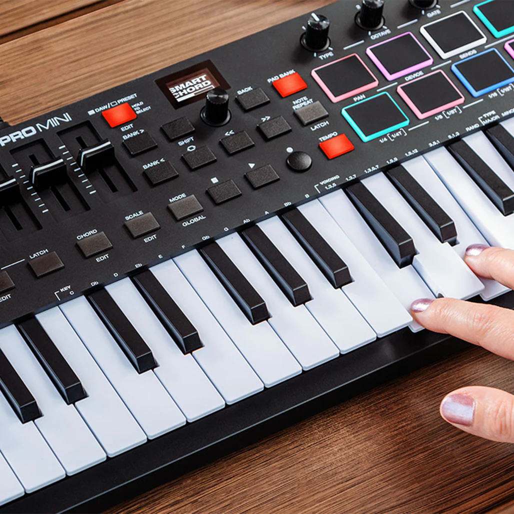 M-Audio Oxygen Pro Mini - 32-Key MIDI Controller - Image 9