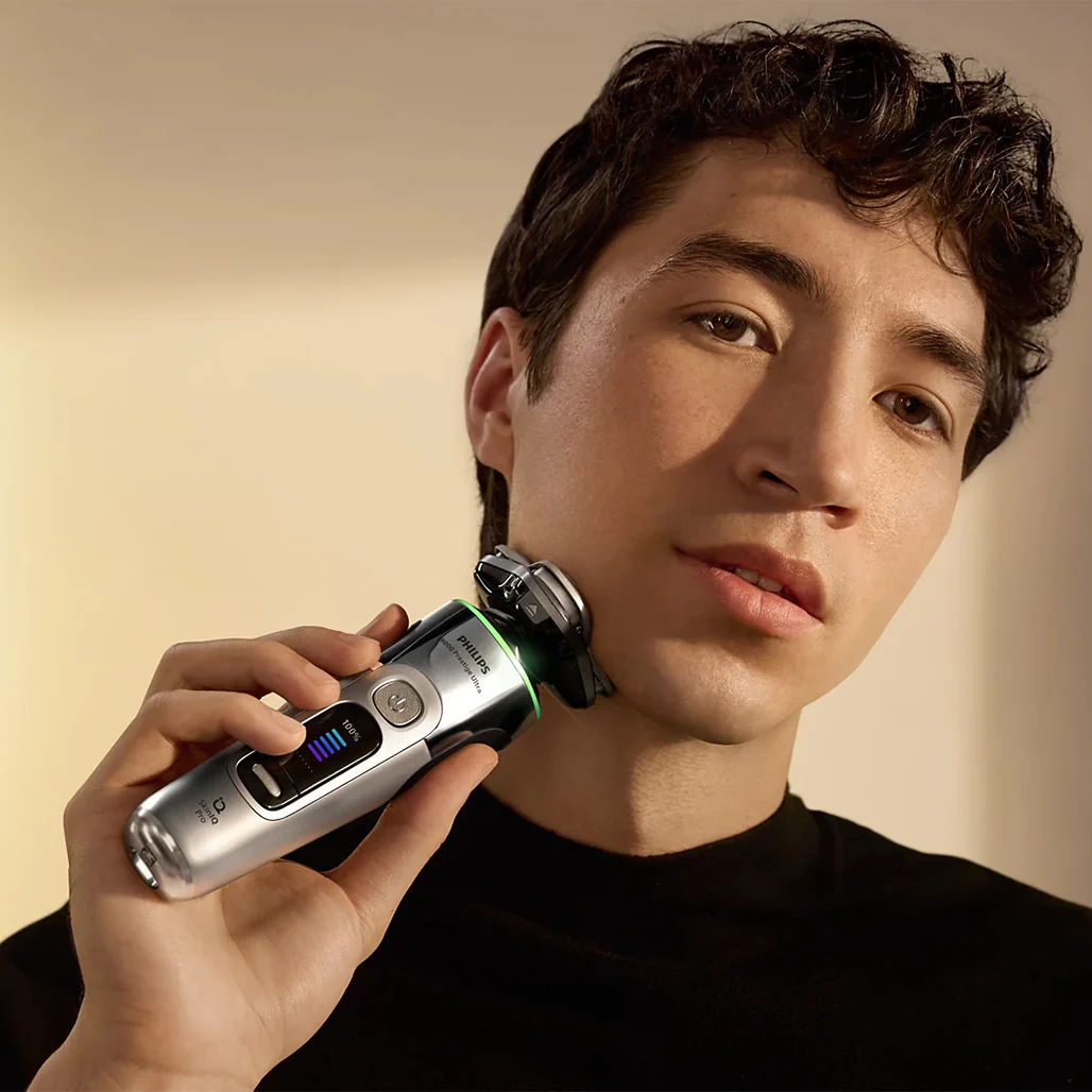Philips i9000 Prestige Ultra Wet and Dry Electric Shaver with SkinIQ Pro - XP9404/31 - Image 8