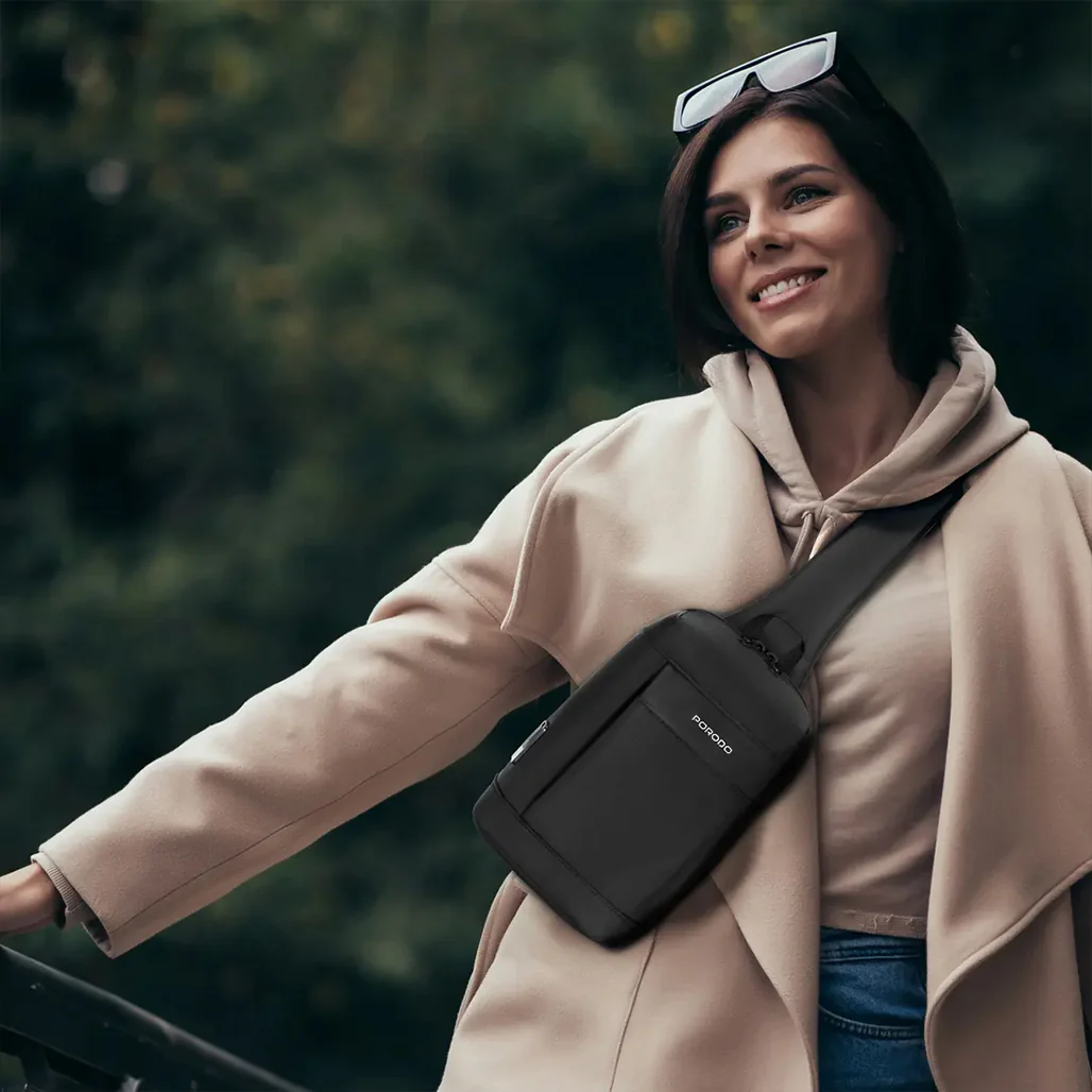 Porodo Crossbody Bag - Black | Water-Resistant, PD 40W Fast Charging, Adjustable Strap & Secure Storage - Image 4