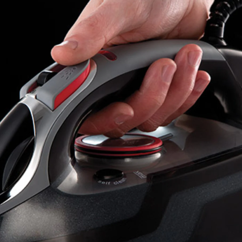 Russell Hobbs Power Steam Ultra Iron – 3100W Ceramic Soleplate - Image 3