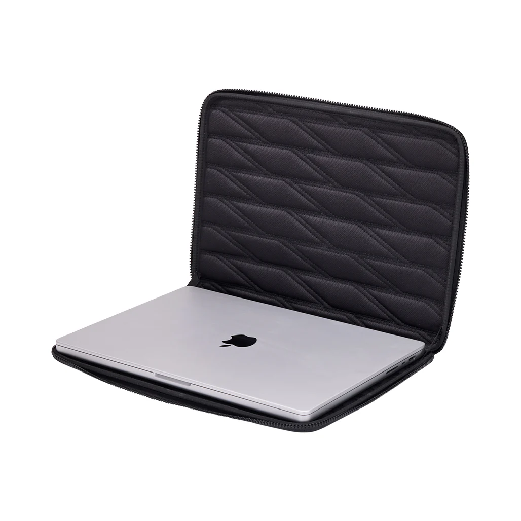 Thule Gauntlet sleeve for MacBook Pro 14" - Image 3