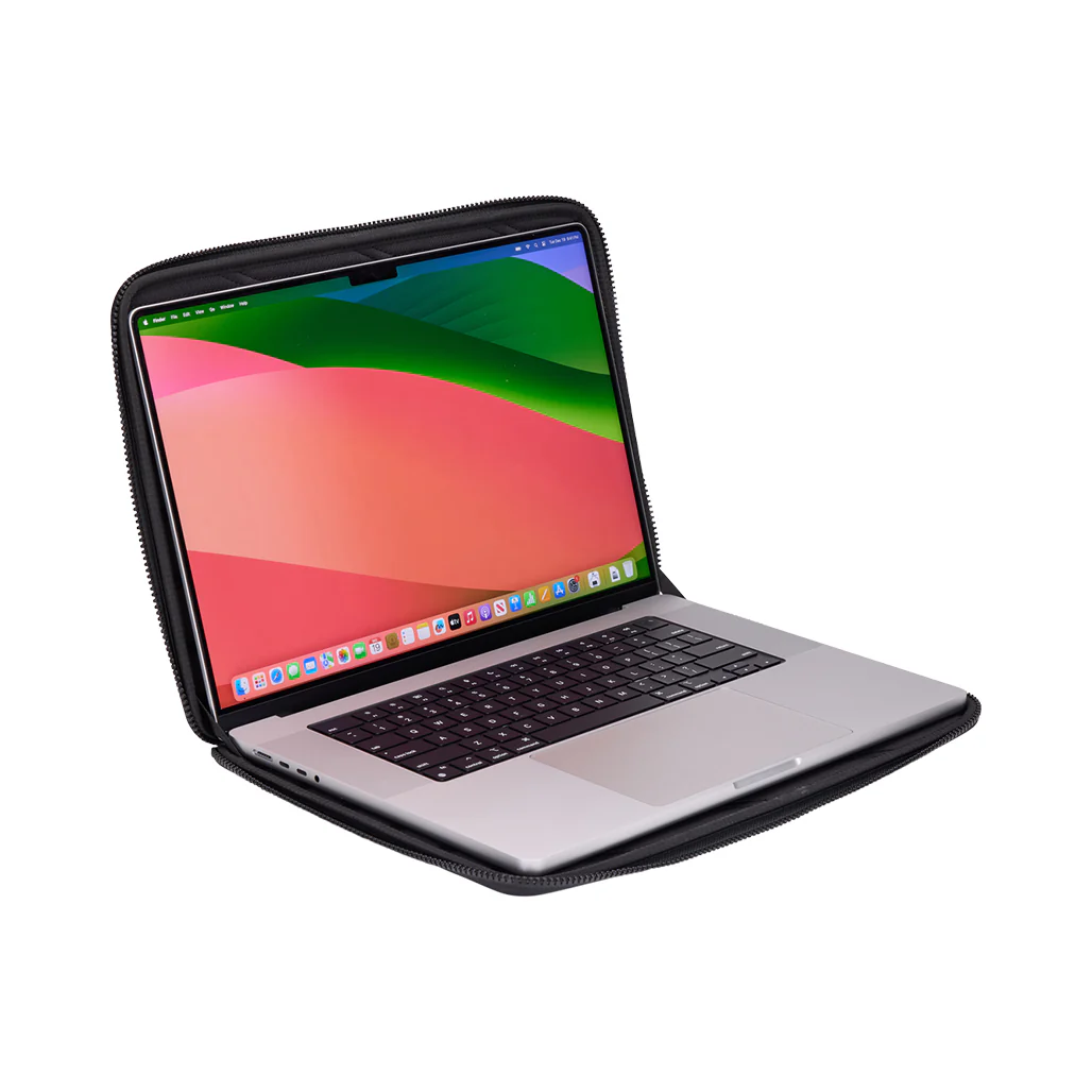 Thule Gauntlet sleeve for MacBook Pro 14" - Image 4