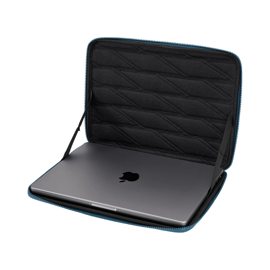 Thule Gauntlet sleeve for MacBook Pro 14" - Image 7
