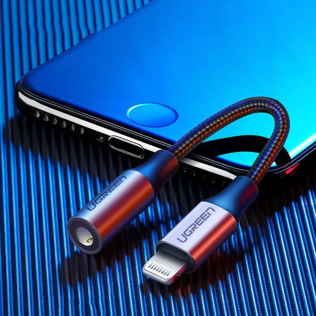 Ugreen 3.5mm Jack to Lightning Headphone Adapter – MFi Certified (10cm) - Image 2
