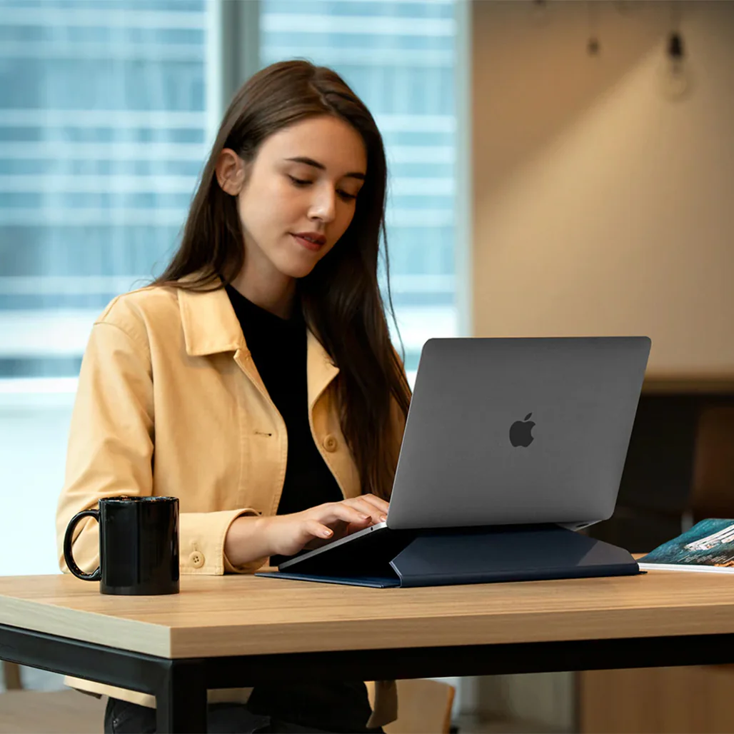 Uniq Oslo 2-in-1 16" Laptop Sleeve with Foldable Smart Stand - Image 8