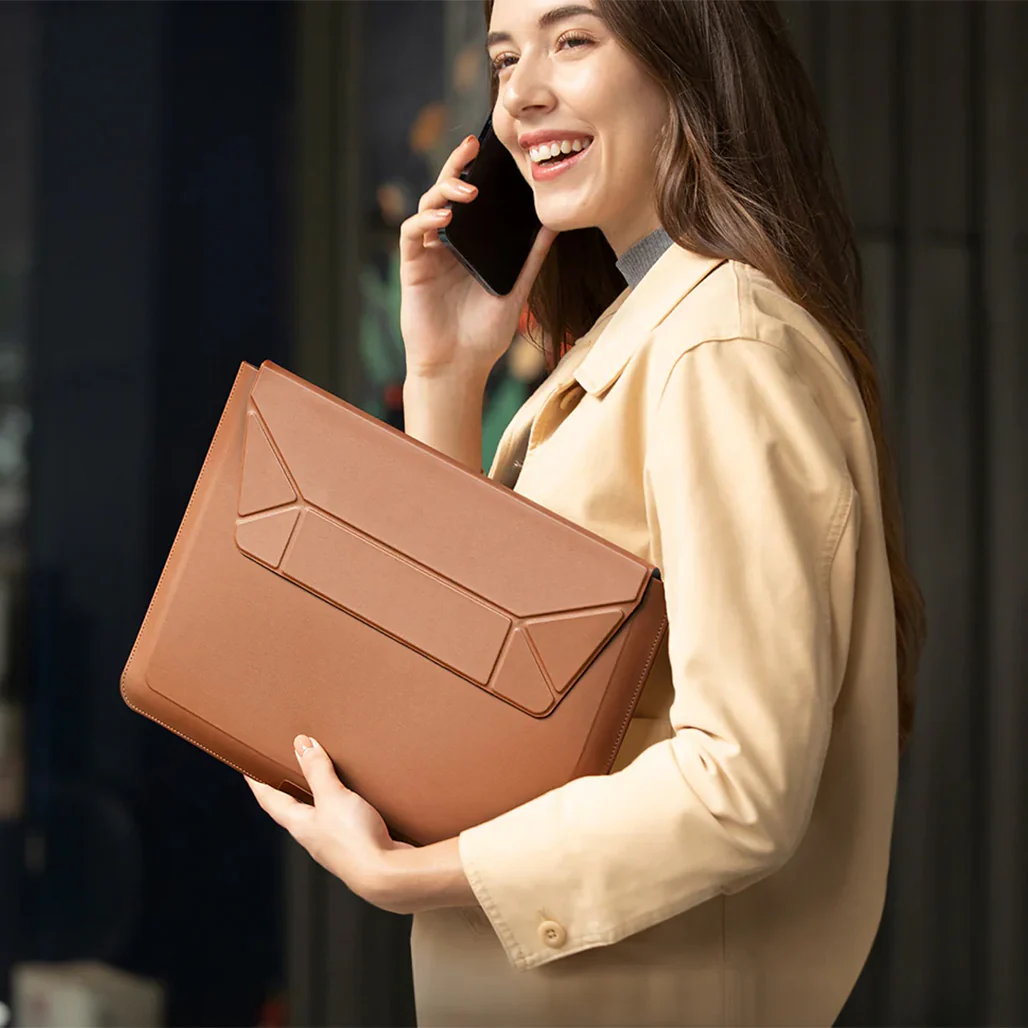 Uniq Oslo 2-in-1 16" Laptop Sleeve with Foldable Smart Stand - Image 9